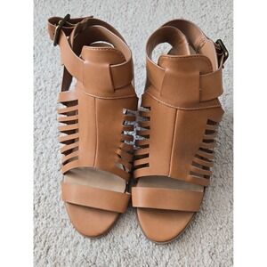 D Heart Womans High Heel Sandals Size 7 Camel Color